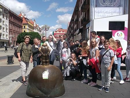 Str. 12 Zawarto umowę z WFOŚiGW w Łodzi o dofinansowanie do usuwania i unieszkodliwiania wyrobów azbestowych W ramach naboru wniosków o dofinansowanie realizacji zadań polegających na usuwaniu