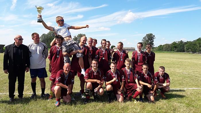Mistrzostwa Gminy Głowno w Piłce Nożnej W dniu 09 lipca 2017 r. na boisku Ludowego Klubu Sportowego Sokół Popów odbyły się Mistrzostwa Gminy w piłce nożnej.