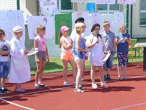 Przed licznie zgromadzoną publicznością zaprezentowali się: laureaci Wojewódzkiego konkursu recytatorskiego twórczości mniej znanej Słowa jak promienie oraz Świerszczykowych wierszyków Małgorzata