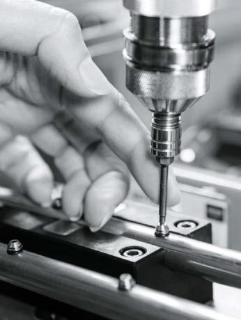 KUCHNIA GROHE MARKA JAKOŚĆ TECHNOLOGIA NIEMIECKA JAKOŚĆ ŹRÓDŁEM ZAUFANIA KLIENTÓW TECHNOLOGIA WOBEC ŻYWIOŁU WODY Dążymy do doskonałości, która wykracza poza nasze produkty.