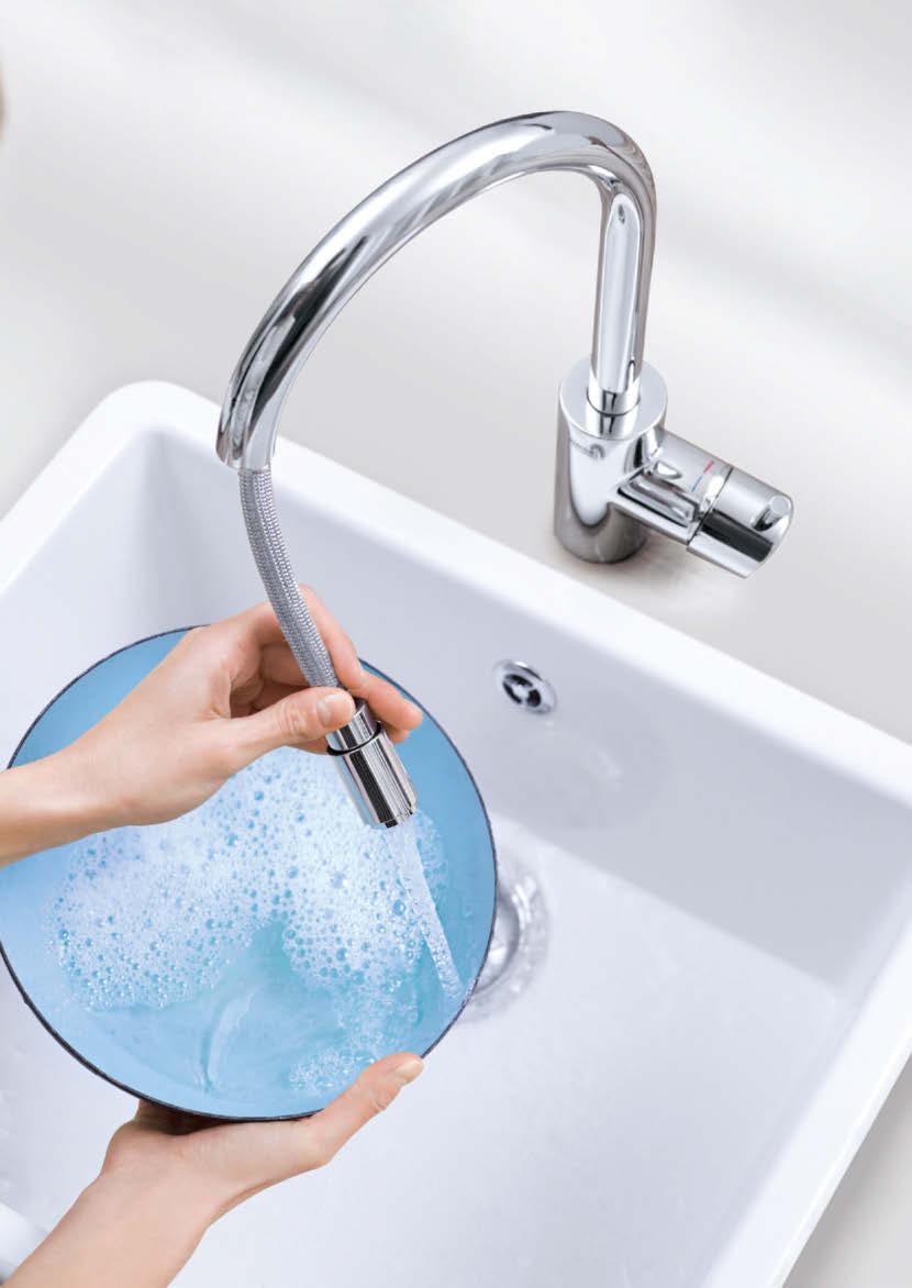 grohe.pl EASYDOCK Łatwe wyciąganie i chowanie węża prysznicowego przy każdym użyciu.