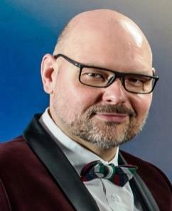 PROWADZĄCY / TRENERZ