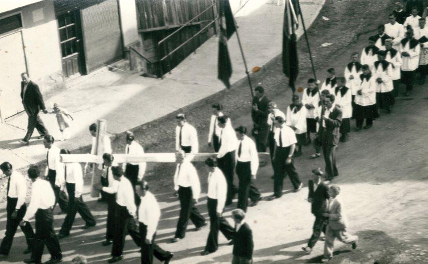Chlapec Štefan Dlugolinský v detskej bričke, 1930 Zdroj: Dušan Kandera V mestečku bolo najživšie vtedy, keď ohlásili jarmok. Termíny výročných jarmokov určovala mestská rada.