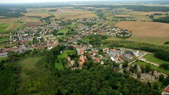 CENTRUM PRAKTYK KULTURALNYCH I INTEGRACJI SPOŁECZNEJ W GĘBICZYNIE W przestrzeni parkowej w dawnej starej stajni znalazła miejsce siedziba Centrum Praktyk Kulturalnych i Integracji Społecznej.