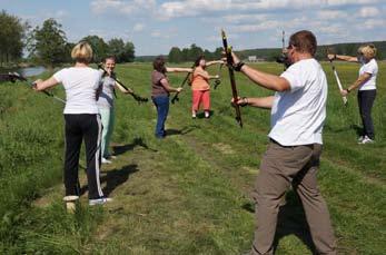 Można stąd zaplanować wyprawę profesjonalnie oznakowanymi szlakami do uprawiania nordic walking i narciarstwa biegowego. Kraina śródleśnych oczek wodnych - fot. B.Z.