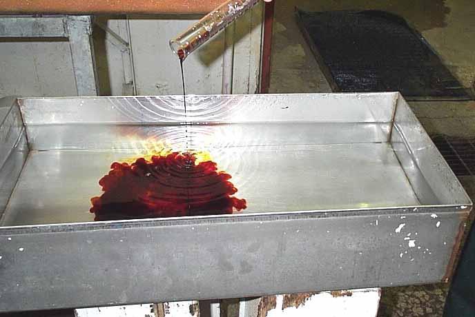 Dezynfekcja ikry Dopiero po zakończeniu nawadniania, można umieścić ikrę w zbiorniku dezynfekcyjnym. Dezynfekcja powinna być przeprowadzona przy użyciu 100 ppm (mg/l) aktywnej jodyny.