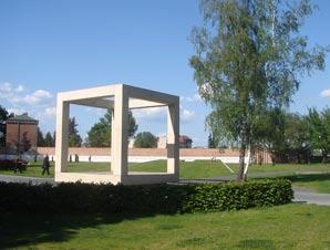 Foster), Bürgerforum (Lützow 7) námestie-park s vodnými strekmi, zelenými ostrovčekmi a pásmi, Spreebogenpark (w+s) park ako monumentálny trávnatý oblúk v kontraste s malými ukrytými záhradami,