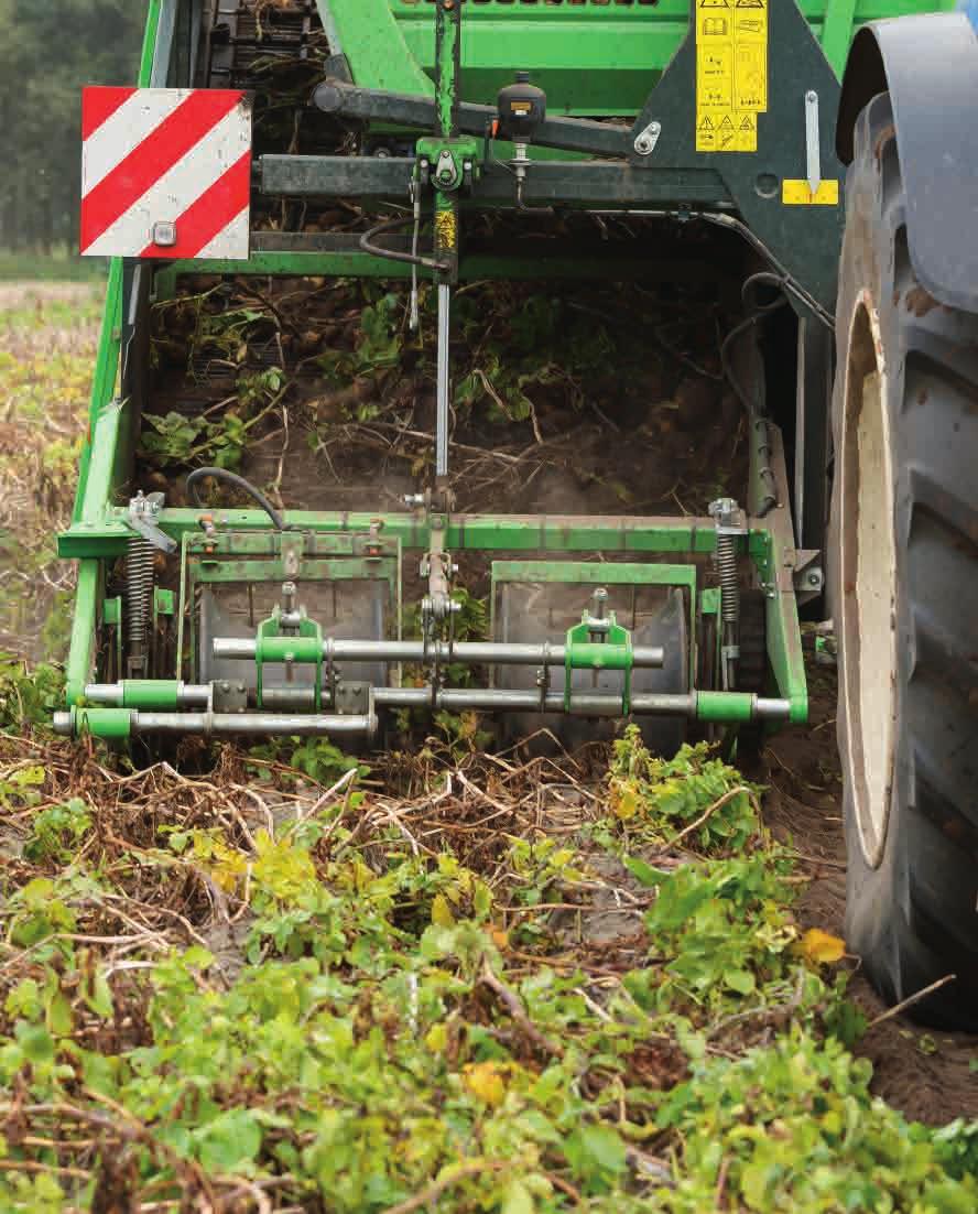 3-rzędowy grzebień obrotowy usuwa kamienie i kępy łęcin ze strumienia produktu. Płaski stół sortowniczy służy jako ergonomiczna powierzchnia robocza do prowadzenia ostatecznej kontroli wzrokowej.