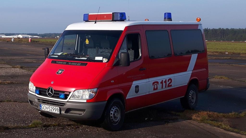 Pojazd kwatermistrzowski SLKw Mercedes Sprinter (9 osobowy) - 2005 rok produkcji. Pozyskany w 2017 roku z partnerskiego miasta Emsdetten.