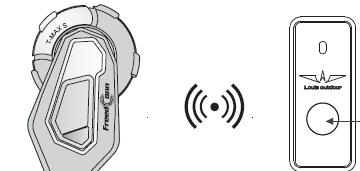przycisk Włącz/Wyłącz/Interkom modułu T-MAXS. Usłyszysz komunikat Pairing i dioda zacznie szybko migać naprzemiennie kolorem niebieskim i czerwonym. T-MAXS jest gotowy do parowania. 3.