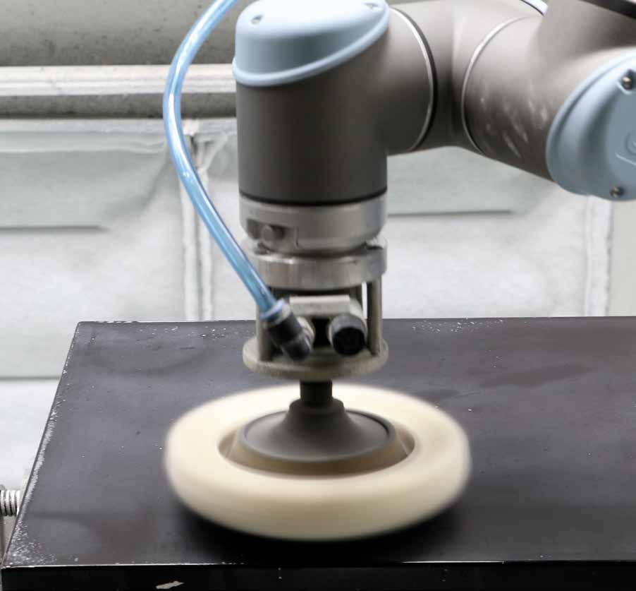 A przez to, że seria robotów UR charakteryzuje się elastycznością, ich zakup jest opłacalny nawet w przypadku krótkich serii produkcyjnych i linii montażowych produktów mieszanych.