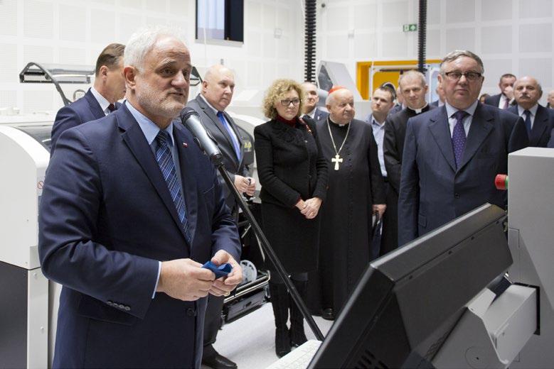 netto 6,6% 7,0% 6,5% 2,7% 4,6% Działalność Grupy Comarch w 2016 roku była rentowna. Marża na sprzedaży i rentowność sprzedaży operacyjnej wzrosły, kolejno do poziomu 31,3% oraz 10,5%.