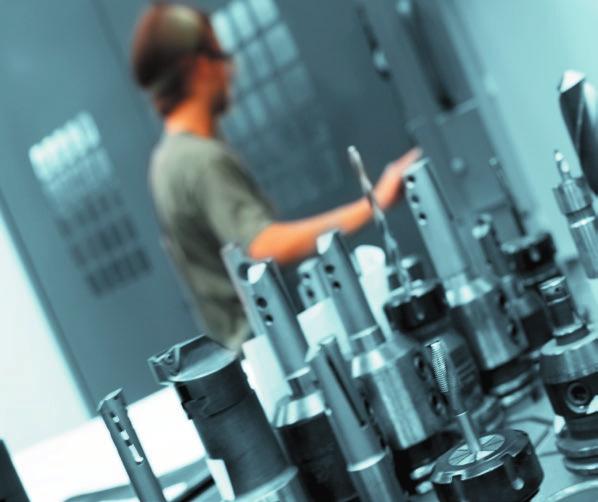 Service & Parts Bezpośrednia i natychmiastowa koordynacja pomiędzy Service i Parts dla wniosków o interwencję. Personel Biesse oferuje wsparcie Key Customers w siedzibie lub u Klienta.