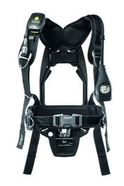 04 Dräger Bodyguard 1000 Komponenty systemu D-38071-2015 Dräger PSS 4000 Dräger PSS 4000 to jeden z najlżejszych, profesjonalnych niezależnych aparatów oddechowych dla strażaków Łączy w