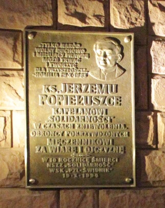 Bł. ks. Jerzy w Świdniku W niedzielę poprzedzającą 32. rocznicę męczeńskiej śmierci bł. ks. Jerzego Popiełuszki w kościele pw. Chrystusa Odkupiciela w Świdniku odbyła się uroczysta msza św.