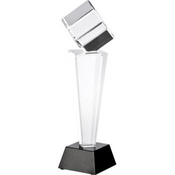 5 Wszystkie gotowe statuetki wraz z przytwierdzonymi tabliczkami dostarczone zostaną do siedziby Zamawiającego najpóźniej na 3 dni przed datą gali.
