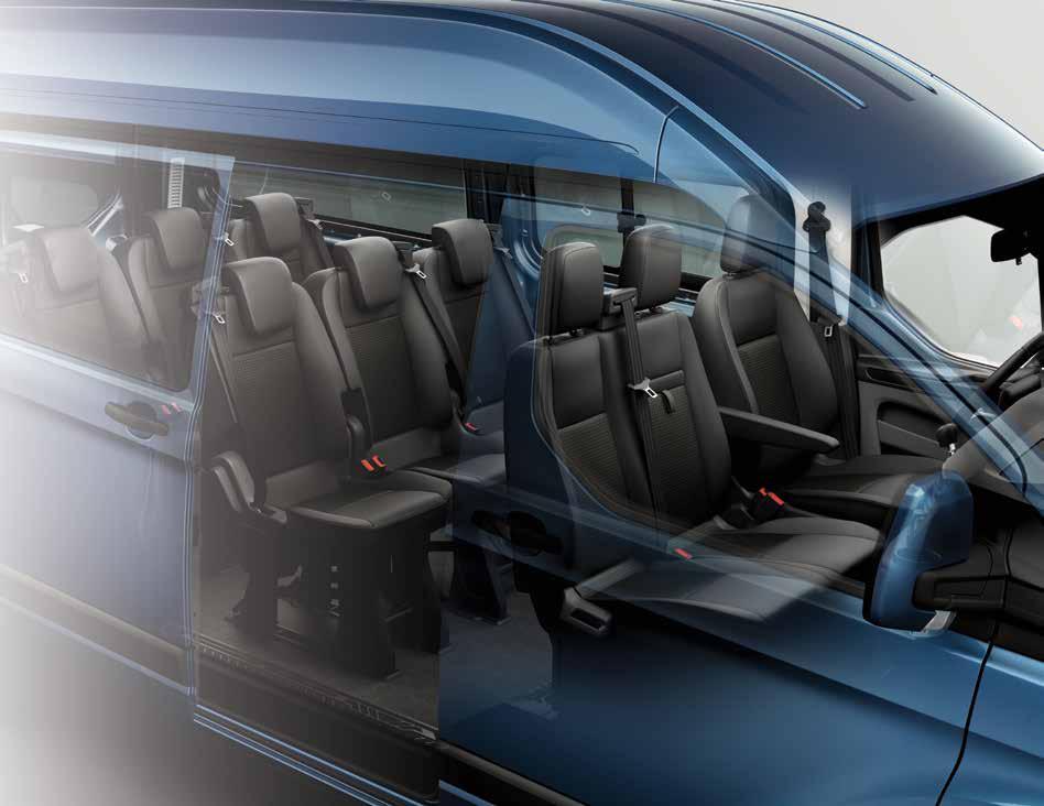 Pokazany model to Transit Custom Kombi Trend L2H2 z lakierem metalizowanym