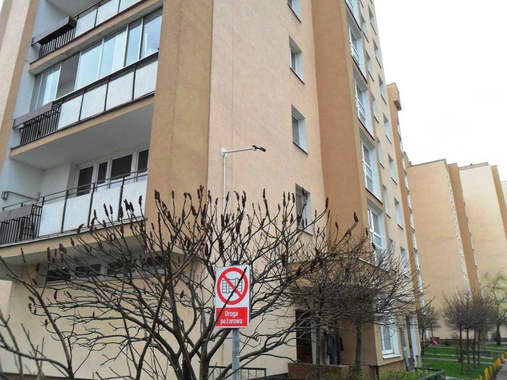 49 W chwili obecnej w Osiedlu Erazma prowadzona jest analiza bezpieczeństwa osiedla z oszacowaniem kosztów wykonania monitoringu.