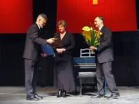 Wydarzenia w 2004 roku WIZYTA DELEGACJI Z KARLSKRONY W dniach 2-4 lutego 2004 r gościła w Gdyni delegacja z Törnströmska Gymnasiet w Karlskronie.