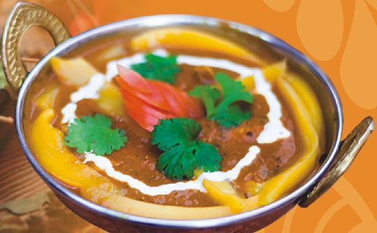 Zarte indische Teigtaschen mit Kartoffeln, Erbsen und indischen Gewürzen. 2. Samosy z mięsem -14 zł Pierożki indyjskie z nadzieniem mięsnym, zielonym groszkiem i przyprawami indyjskimi (2 szt.).
