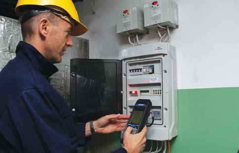 Automatic Systems Engineering Odczyt informacji z etykiety kodów paskowych umieszczonej na skrzynce rozdzielczej Jest on na stałe powiązany z bazą danych umieszczoną na serwerze.
