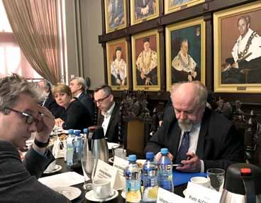 AUTONOMII. NIC NIE DZIEJE SIĘ SAMO! Koleżanki i Koledzy często w wypowiedziach podziwiacie lekarzy i ich aktywność w każdej sferze życia zawodowego, samorządowego, politycznego, legislacyjnego itd.