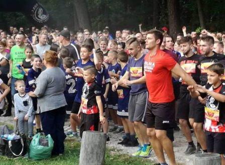 się z rąk śmierci, wywalczył swoje życie, teraz musi wywalczyć