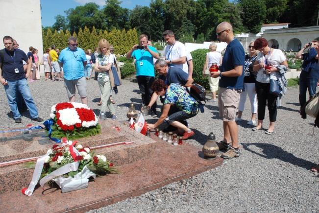 Po odwiedzeniu cmentarza Łyczakowskiego i Orląt Polskich i zapaleniu ostatnich zniczy powróciliśmy