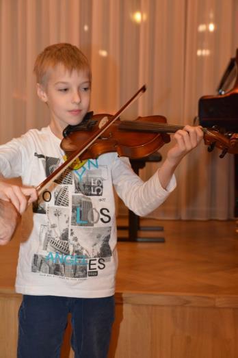 Do nich należą: Uckermärkische Musik und Kunstschule Friedrich Wilhelm von Redern w Angerműnde (Niemcy), Ecole de Musique, Danse et Art Dramatique Conservatoire Asnières sur