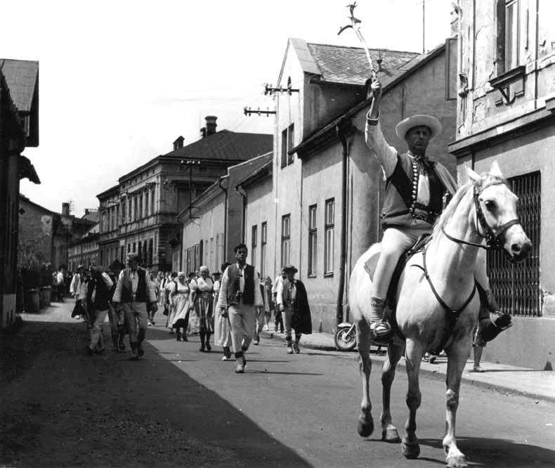 548 01/2017 Fot. 1. Święto Góralskie, ok. 1950 r. ARCHIWUM Archiwum Związkowe Polskiego Związku Kulturalno-Oświatowego w Czeskim Cieszynie (dalej: AZ PZKO) NUMER IDENTYFIKACYJNY sygn.