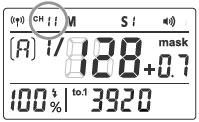 Na ekranie LCD pojawi się ikona < sterowanie jest włączone.