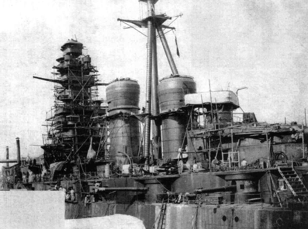 prace stoczniowe "Kongo" - autor Krzysztof Janikula, cześć 3 Służba Po zwodowaniu 18 maja 1912 roku okręt stanał w stoczni wyposażeniowej burta w burtę z brytyjskim krążownikiem liniowym Princess