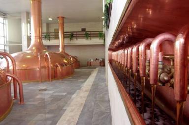 Jedyne oryginalne piwo budweiser (po czesku budvar), znane na całym świecie, warzy się wyłącznie tutaj.