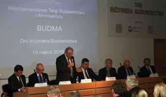 Odznaki Honorowe Polskiej Izby Inżynierów Budownictwa wręczali: sekretarz PIIB Danuta Gawęcka i przewodniczący WOIIB Włodzimierz Draber.