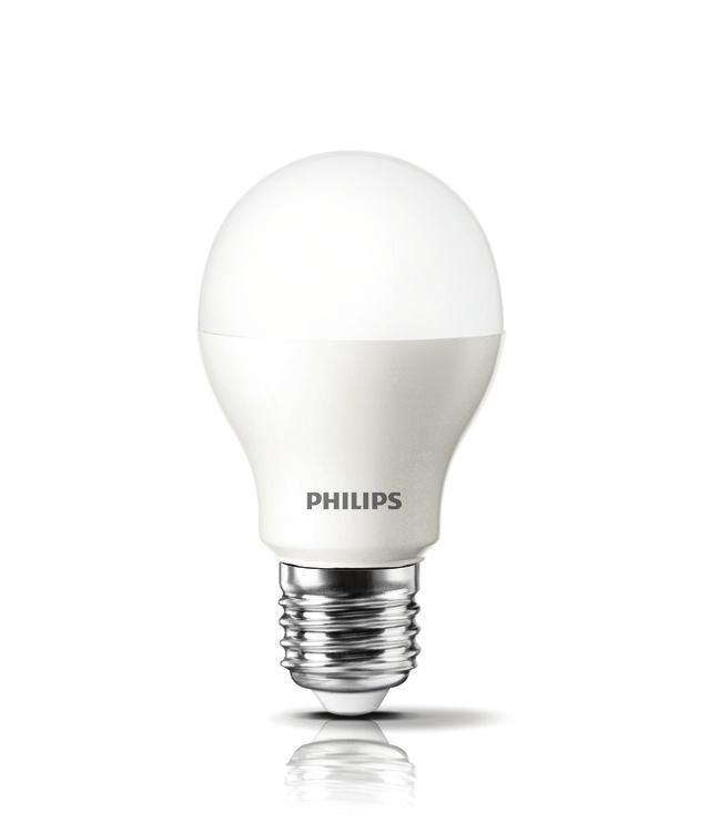 B22 Natychmiastwe pełne światł: żarówki LED firmy Philips zapewniają pełen pzim jasnści natychmiast p włączeniu Okres eksplatacji 15 000 gdzin Dstępne w wersjach temperatury barwwej 2700 K,