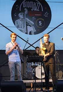 programu wobec stylów jazzu oraz synteza