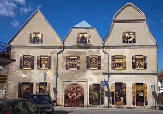 , wzbogacili miasto o murowaną architekturę. Założyli oni w Kiejdanach pierwszą spółkę na Litwie Societatis Commerciorum w 1731 roku! W XVII XVIII w.
