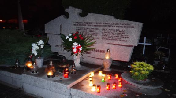 Nie rozstrzelano go na rynku, lecz po rozprawie i wykonaniu wyroku na pozostałych skazanych posadzono na wózku i przewieziono razem z ciałami zabitych na cmentarz.