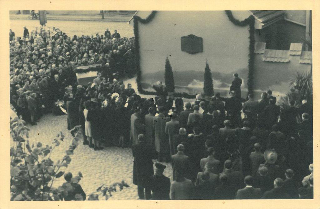 Teofil Wolniewicz pozostał w pamięci mieszkańców Kórnika. Rada Miasta Kórnika w roku 2002 nazwała jedną z nowych ulic we wsi Borówiec (przedmieścia Kórnika ) ulicą Teofila Wolniewicza.