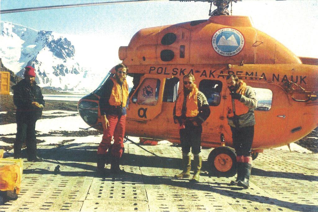 Nauka w Polsce Ryc. 12. Grupa geologiczna polskiej wyprawy antarktycznej w 1978 r. na Stacji im. H. Arctowskiego, Wyspa Króla Jerzego, Szetlandy Południowe, Antarktyka Zachodnia. Od lewej: W.