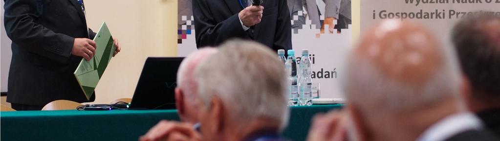 W ramach sesji jubileuszowej uhonorowani zostali uczestnicy pierwszej wyprawy polarnej UMCS, którzy pod kierownictwem prof.