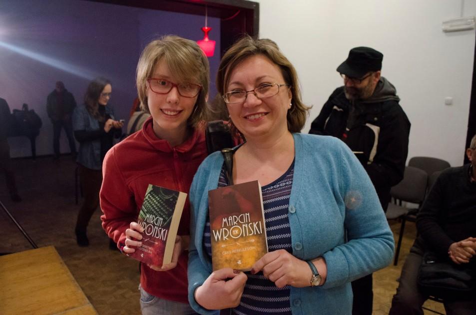 Ponadto propagujemy czytelnictwo i kulturę rozmowy, prowadzenia dialogu.