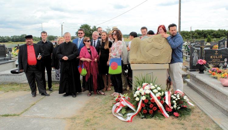 Każdy Tabor zatrzymuje się w miejscach pamięci o zagładzie Romów.