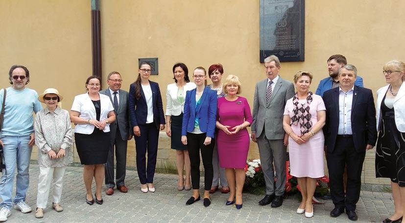 do niedawna, na wyprawkę czy potrzebne materiały edukacyjne. Również podkarpacki wicekurator oświaty Stanisław Fundakowski w swoim wystąpieniu sporo czasu poświecił edukacji dzieci romskich.