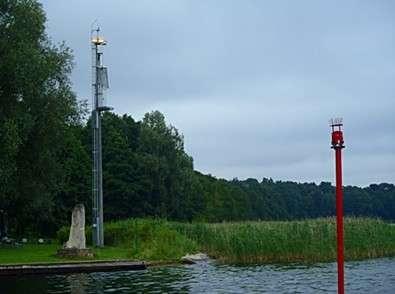 System Sygnalizacji Ostrzegawczej na Wielkich Jeziorach Mazurskich 17 masztów o wysokości 25 m na trasie WJM Rytmicznie pulsujące żółte światło Widocznośd 8 km przy każdej pogodzie Sygnał 40 błysków