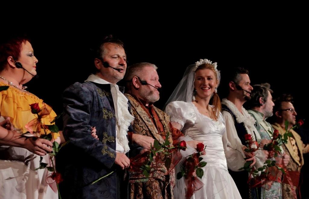 W rolę bohaterów Pomsty wcielają się znakomici śląscy aktorzy, którzy mają na swoim koncie