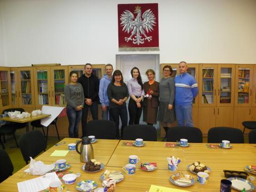 - Dziołcha mie ciepła. - Po jakiymu? - Roboty nie mom, a we szkole mi nie idzie. Szkoła je gupio. Nie byda tam łazić. - Wiysz, ale bez szkoły ciynżko ci bydzie znolyźć dobro robota.