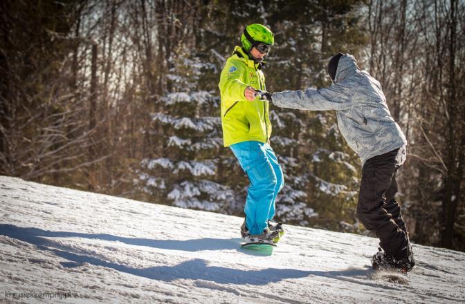 SZKOLENIA INDYWIDUALNE Narciarstwo oraz snowboard stają się coraz bardziej popularne. Zapraszamy wszystkich chętnych na szkolenia z naszymi Instruktorami.