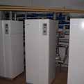 Wymagana moc grzewcza dla całego obiektu wynosi 700 kw,przy całkowitej powierzchni 6500 m 2. W kotłowni zamontowano m.in.