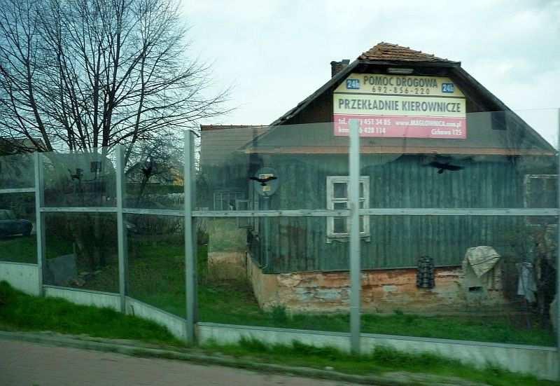 ?) widok z busa przez szybę dźwiękochłonną. (19.04.12) Fot. nr 7 (7-14).